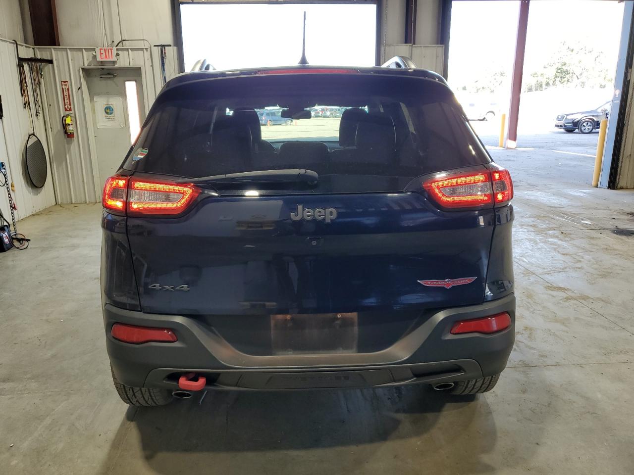 2015 Jeep Cherokee Trailhawk VIN: 1C4PJMBSXFW727704 Lot: 67669825