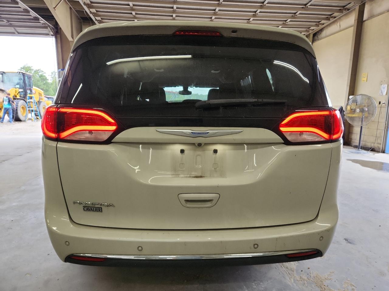 2017 Chrysler Pacifica Touring L VIN: 2C4RC1BG4HR745513 Lot: 69499765