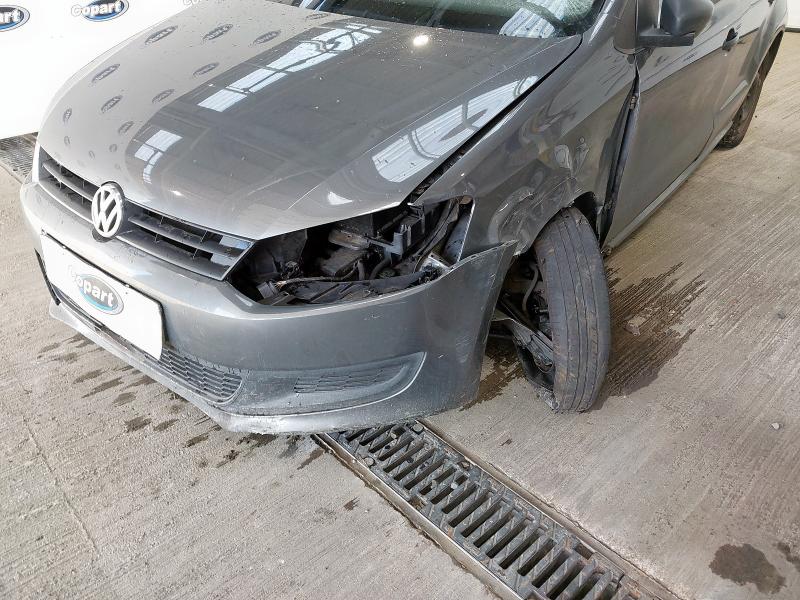 2010 VOLKSWAGEN POLO S