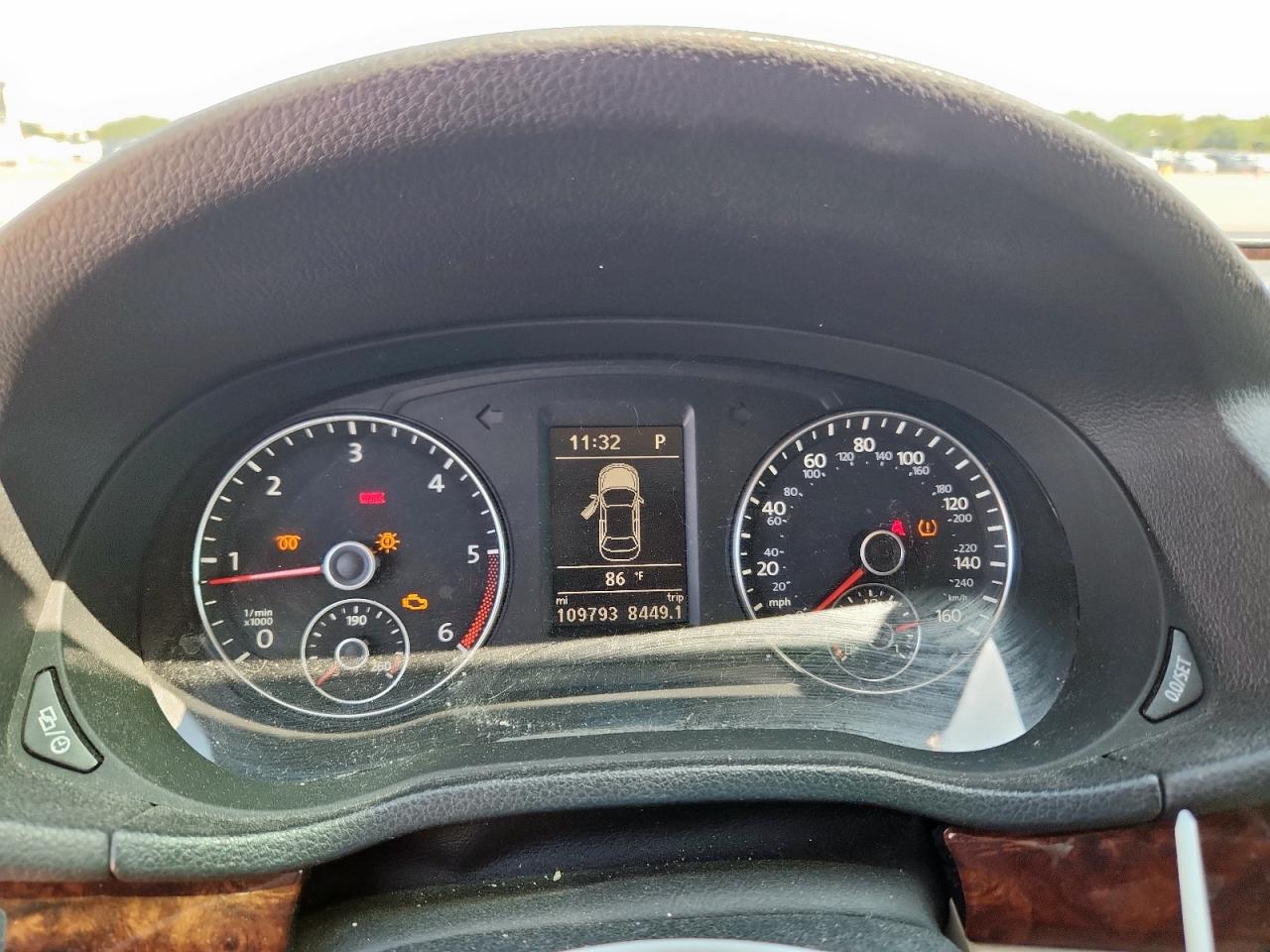 2013 Volkswagen Passat Sel VIN: 1VWCN7A34DC012704 Lot: 70864455