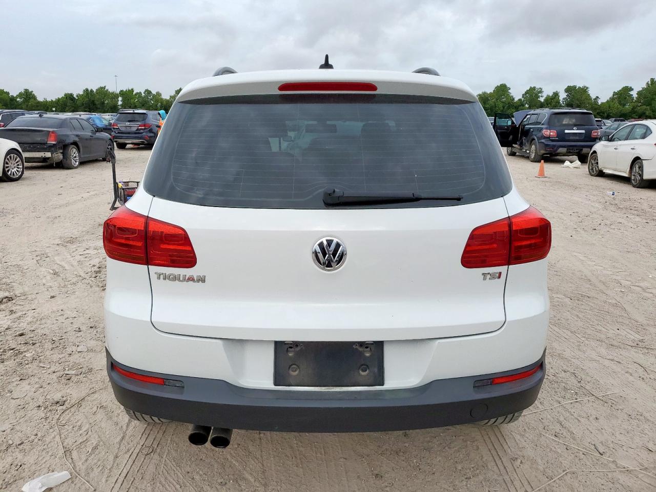 2017 Volkswagen Tiguan S VIN: WVGAV7AX4HK003957 Lot: 66892495
