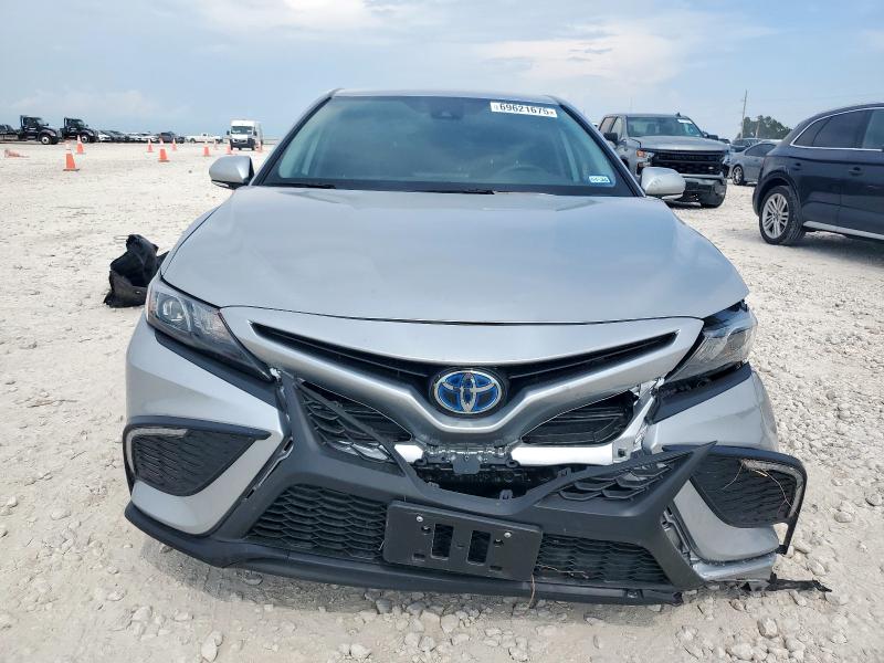  TOYOTA CAMRY 2022 Srebrny