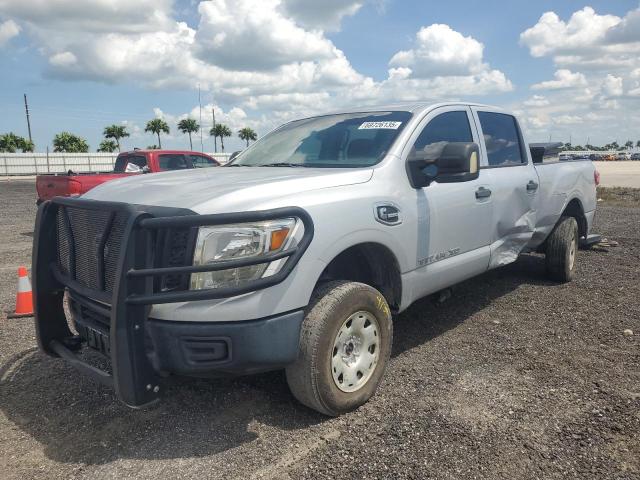  NISSAN TITAN 2018 Srebrny