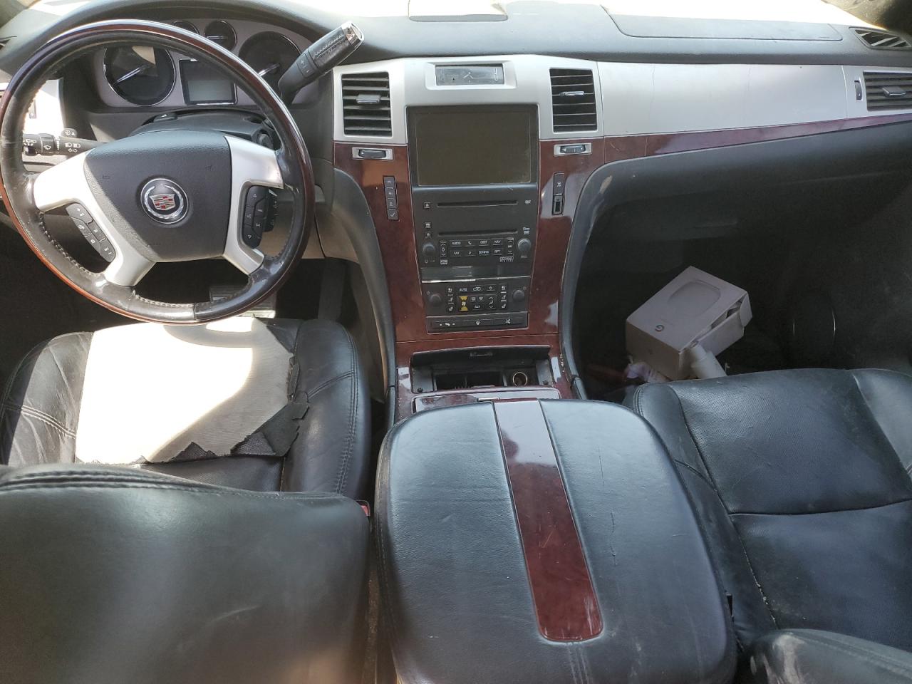 2007 Cadillac Escalade Luxury VIN: 1GYFK63897R403211 Lot: 68713285