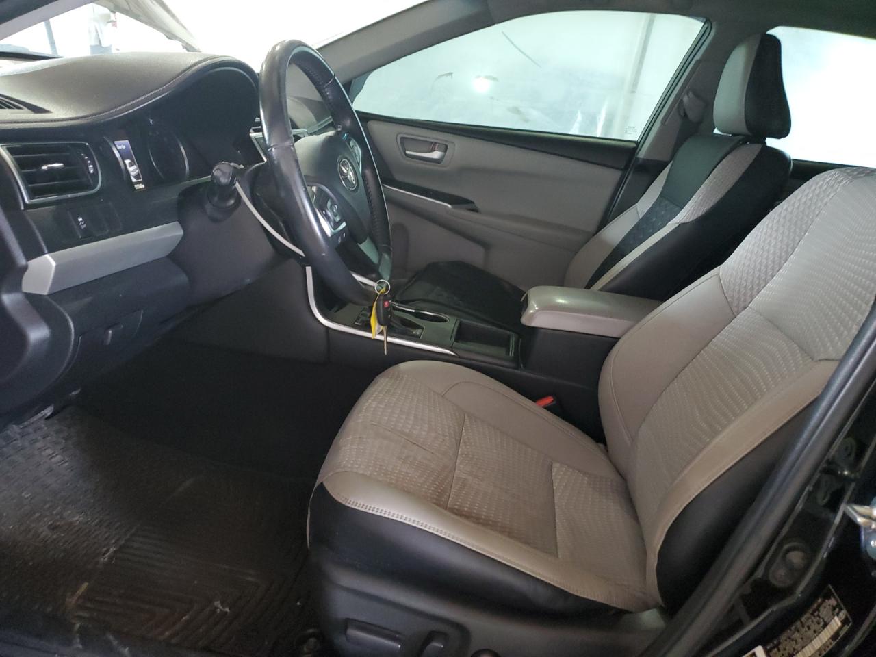 4T1BF1FK2FU084745 2015 Toyota Camry Le