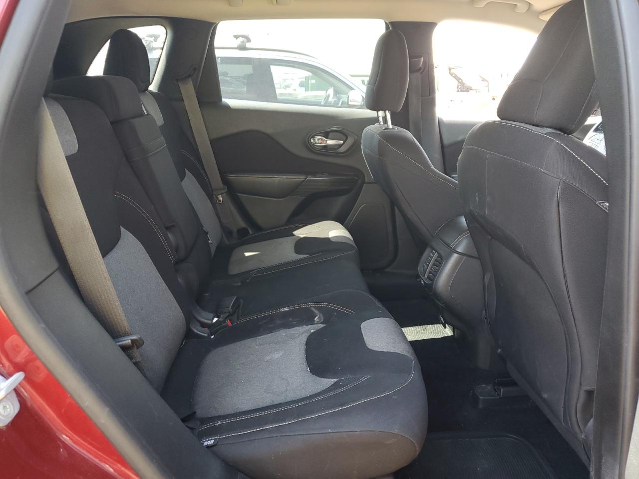 2014 Jeep Cherokee Latitude VIN: 1C4PJMCS0EW196493 Lot: 68338125