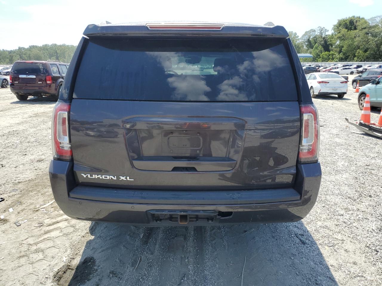2017 GMC Yukon Xl K1500 Slt VIN: 1GKS2GKC2HR129176 Lot: 69362055