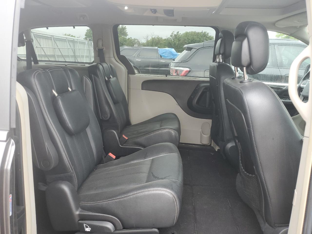 2016 Chrysler Town & Country Touring L VIN: 2C4RC1CG4GR303702 Lot: 68342885