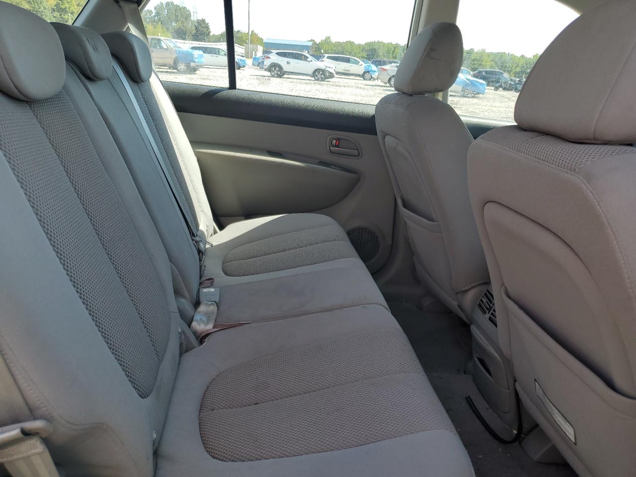 2007 Kia Rondo Lx VIN: KNAFG526577045289 Lot: 71038195