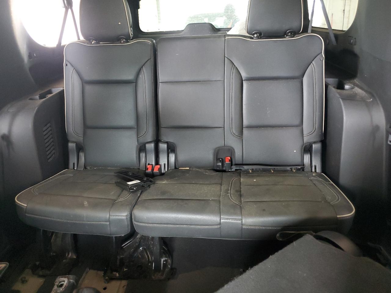 2022 Chevrolet Suburban K1500 Premier VIN: 1GNSKFKD2NR138588 Lot: 67264095