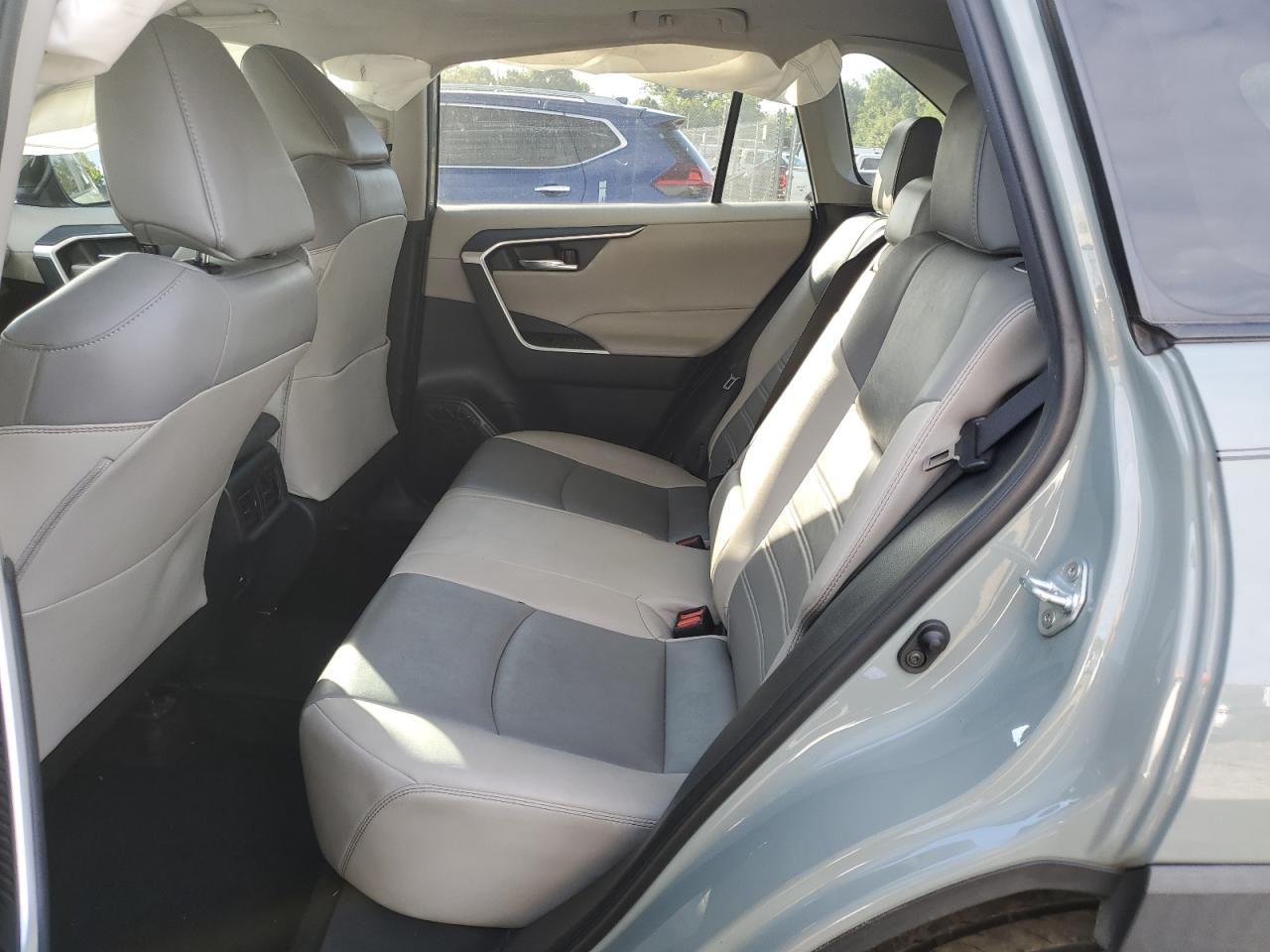 2021 Toyota Rav4 Xle Premium VIN: 2T3C1RFV3MW173997 Lot: 70922325