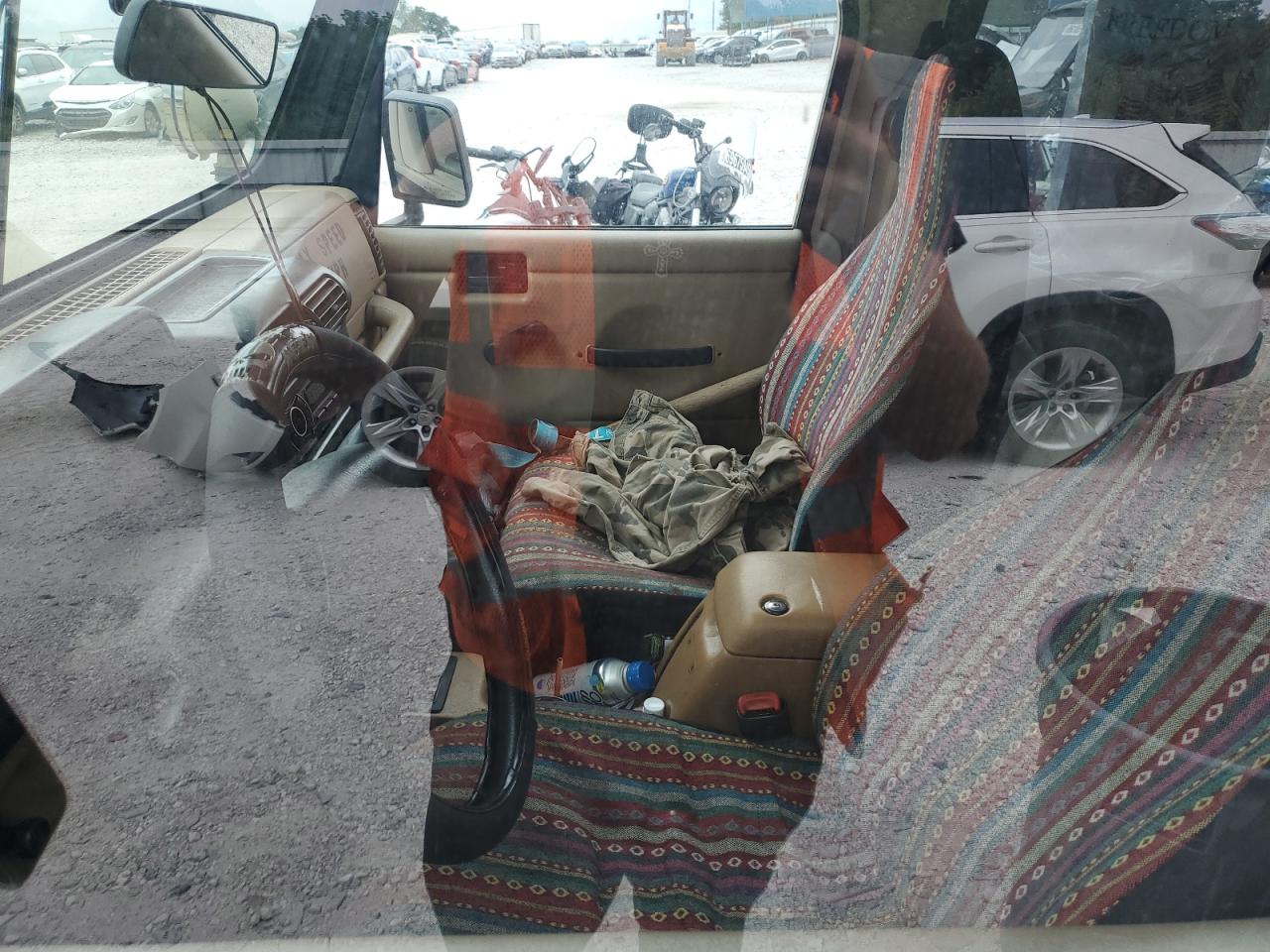 2000 Jeep Wrangler / Tj Se VIN: 1J4FA29P6YP724100 Lot: 69690835