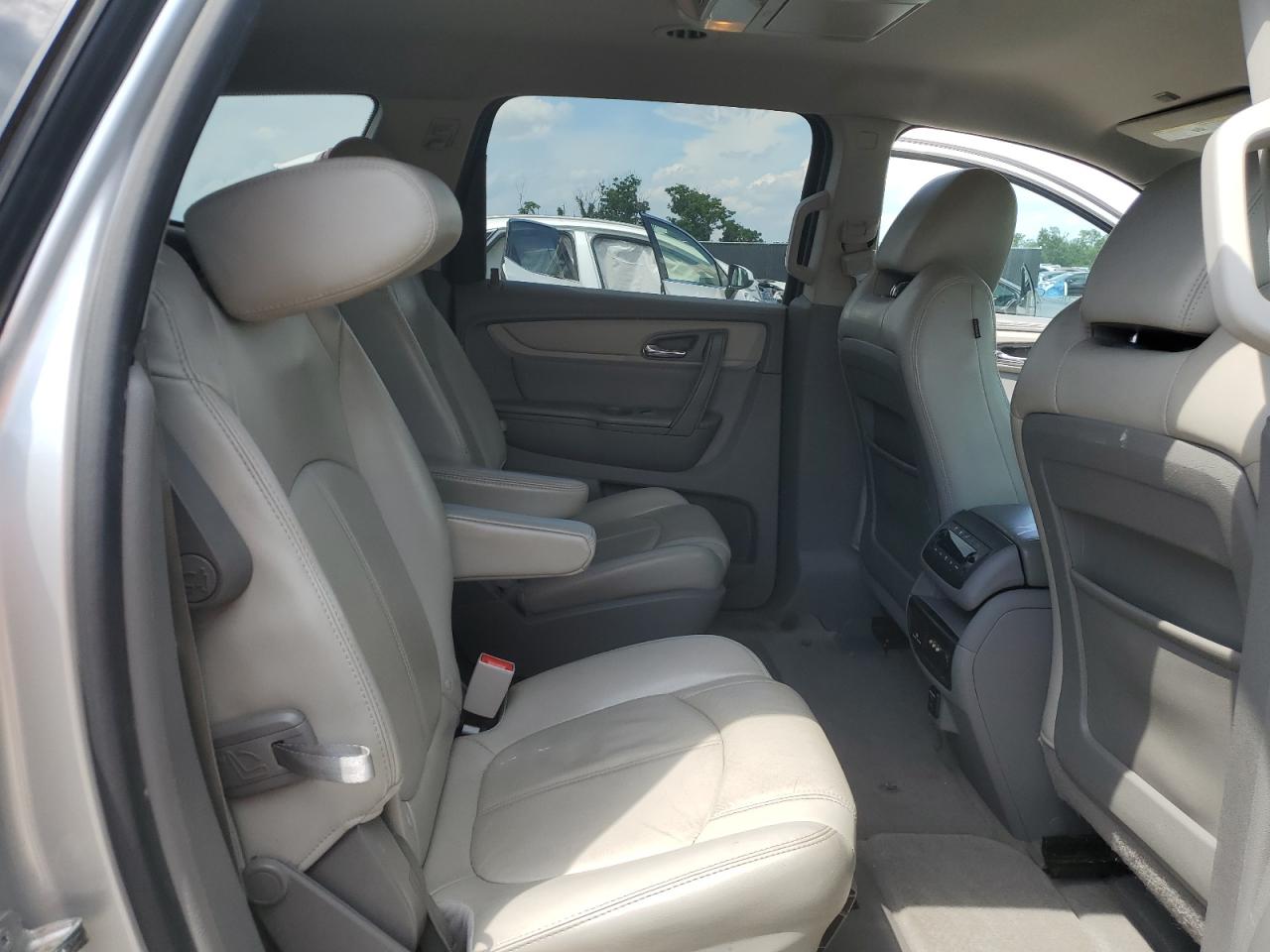 2014 Chevrolet Traverse Lt VIN: 1GNKRHKD4EJ156676 Lot: 70888325