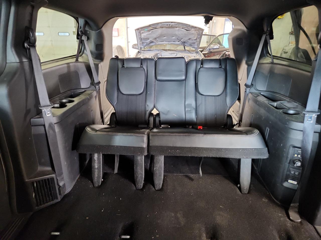 2014 Chrysler Town & Country S VIN: 2C4RC1HG5ER303827 Lot: 66242155