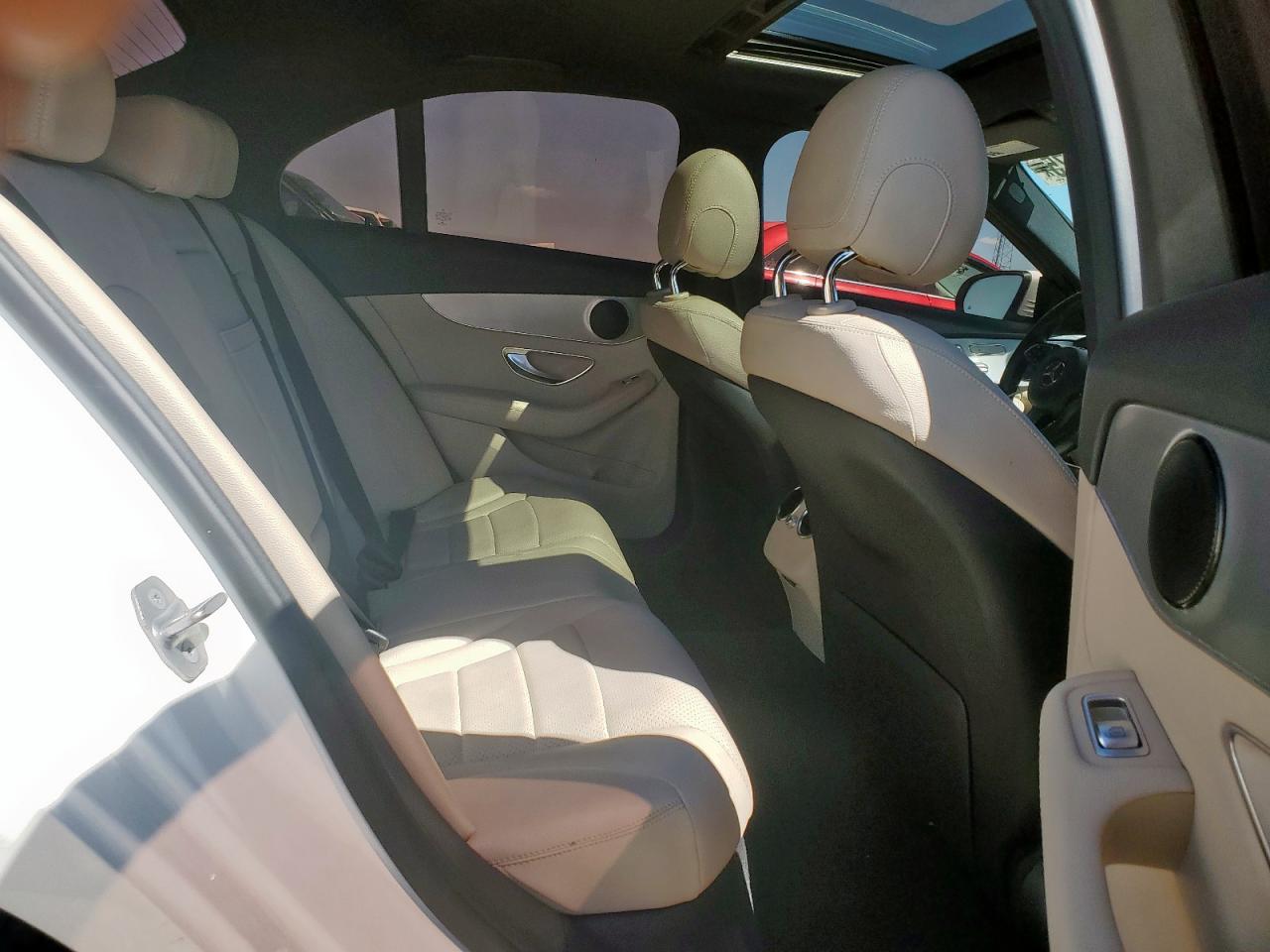 2018 Mercedes-Benz C 300 VIN: 55SWF4JBXJU234700 Lot: 70210275