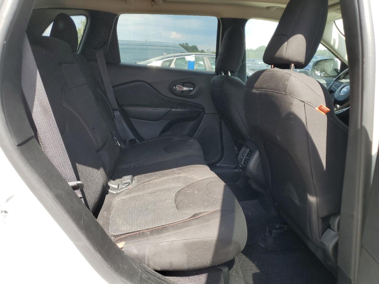 2017 Jeep Cherokee Latitude VIN: 1C4PJMCBXHW503611 Lot: 70299835