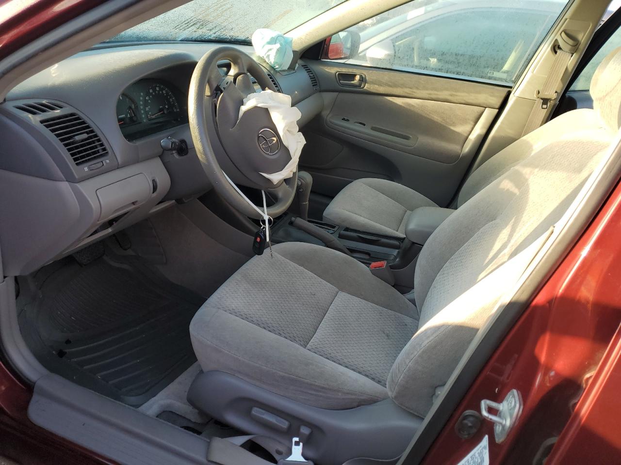 2003 Toyota Camry Le VIN: 4T1BF32K83U050418 Lot: 69842625