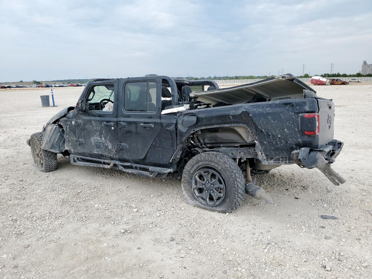 2020 Jeep Gladiator Sport VIN: 1C6HJTAG2LL137707 Lot: 69995015