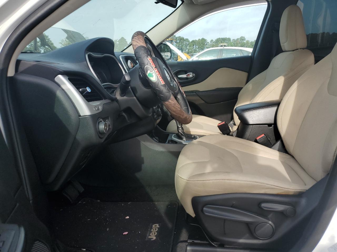 2015 Jeep Cherokee Latitude VIN: 1C4PJLCSXFW532193 Lot: 70767025