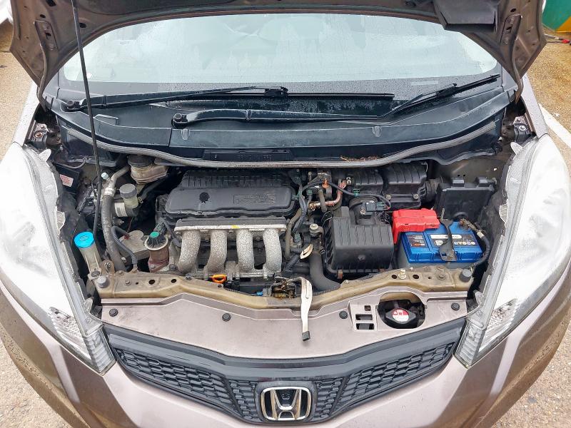 2013 HONDA JAZZ ES