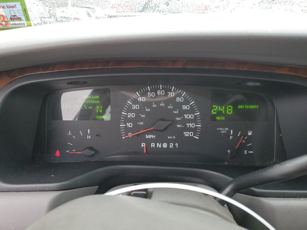 2001 Lincoln Town Car Signature VIN: 1LNHM82W01Y710425 Lot: 69591375