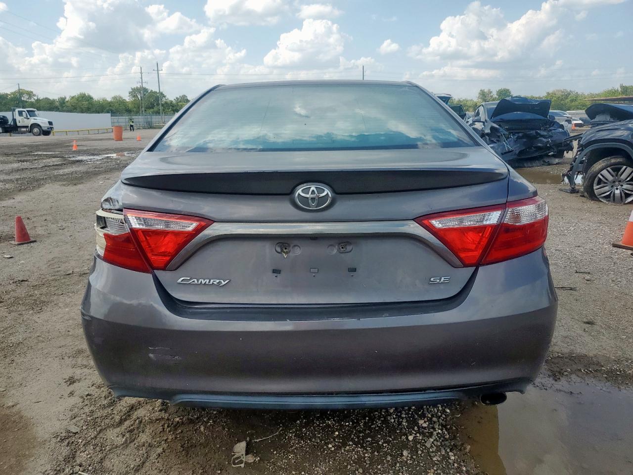 2015 Toyota Camry Le VIN: 4T1BF1FK9FU975583 Lot: 70655045
