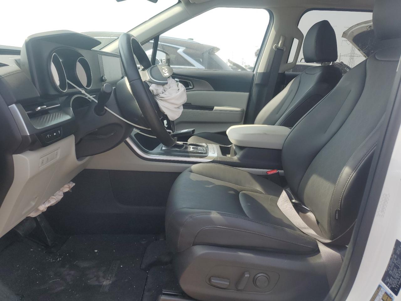2024 Kia Carnival Lx VIN: KNDNB4H3XR6324749 Lot: 68010565