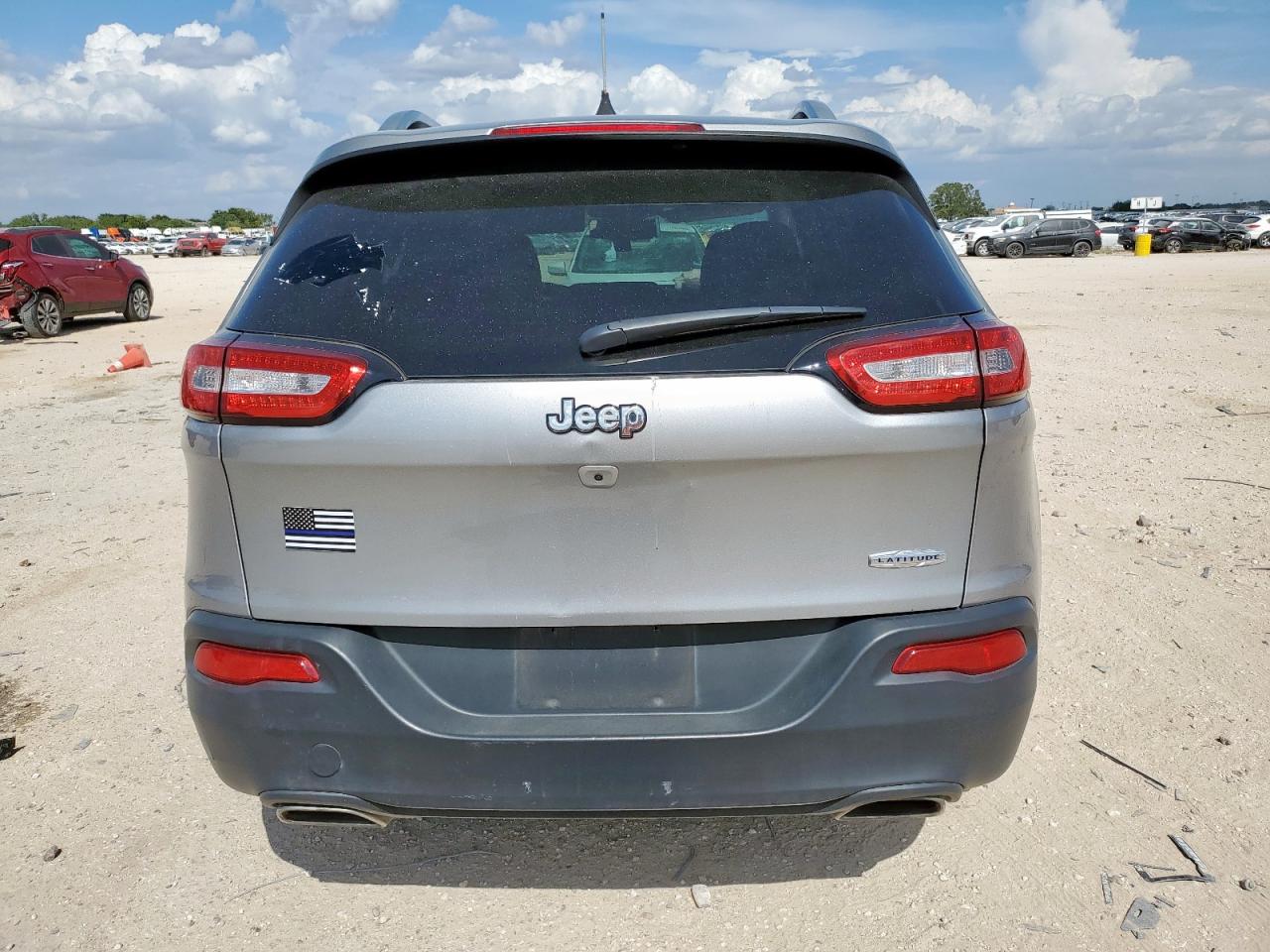 2016 Jeep Cherokee Latitude VIN: 1C4PJLCS9GW217483 Lot: 70473485