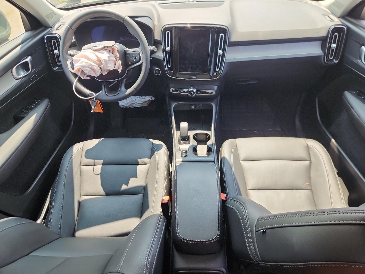 2025 Volvo Xc40 Core VIN: YV4L12UJ0S2468016 Lot: 67113175