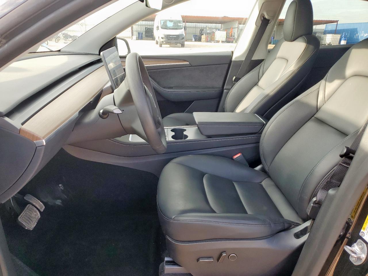 2024 Tesla Model Y VIN: 7SAYGDEE3RF065498 Lot: 68534015