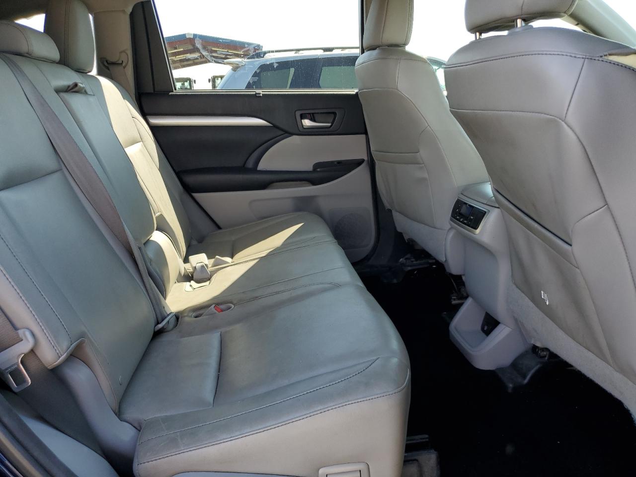 2015 Toyota Highlander Xle VIN: 5TDJKRFHXFS123875 Lot: 69466915