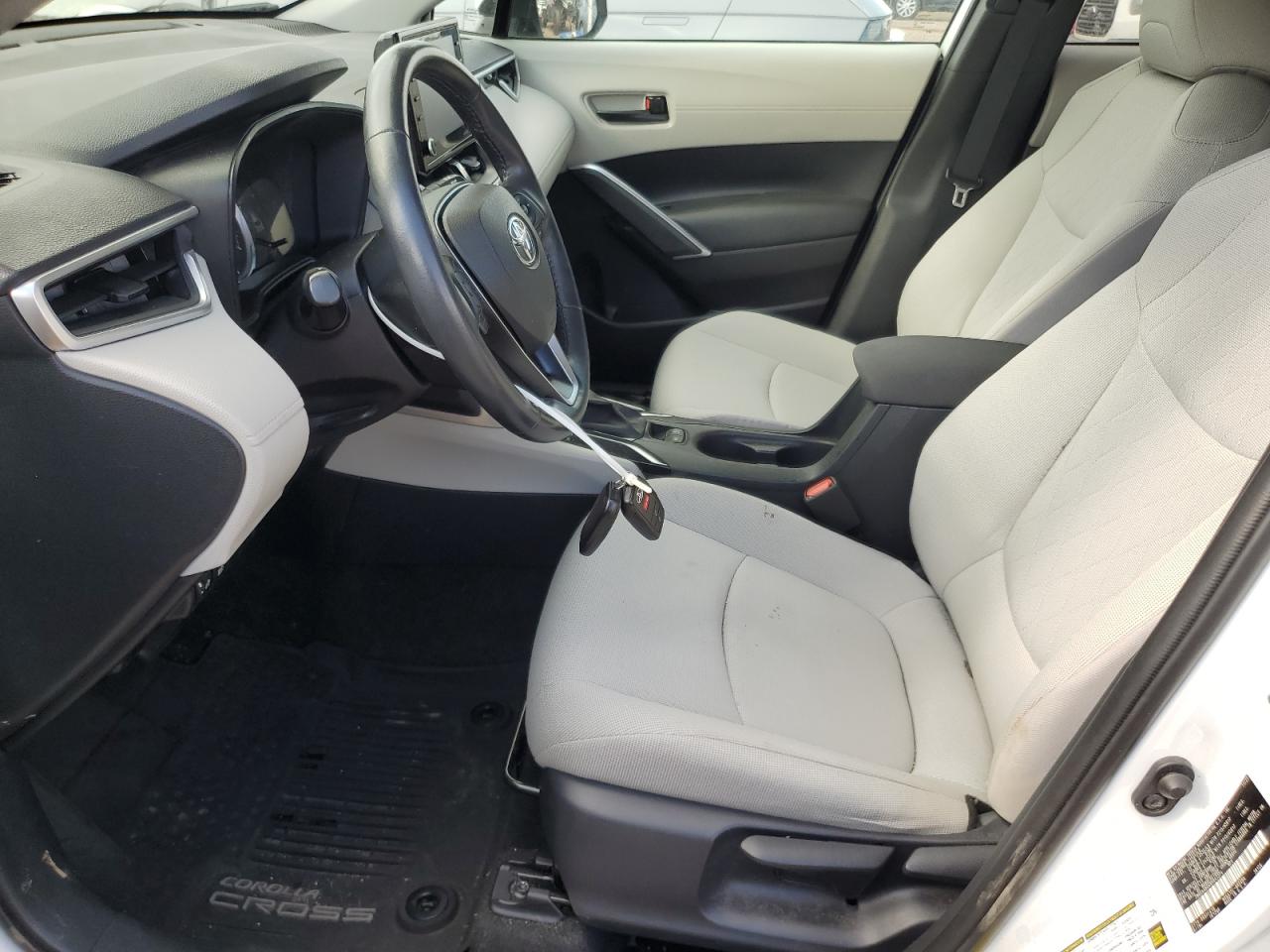 2022 Toyota Corolla Cross Le VIN: 7MUCAABG6NV043374 Lot: 70333415