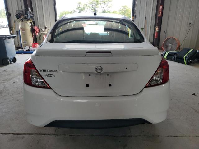  NISSAN VERSA 2018 Белы