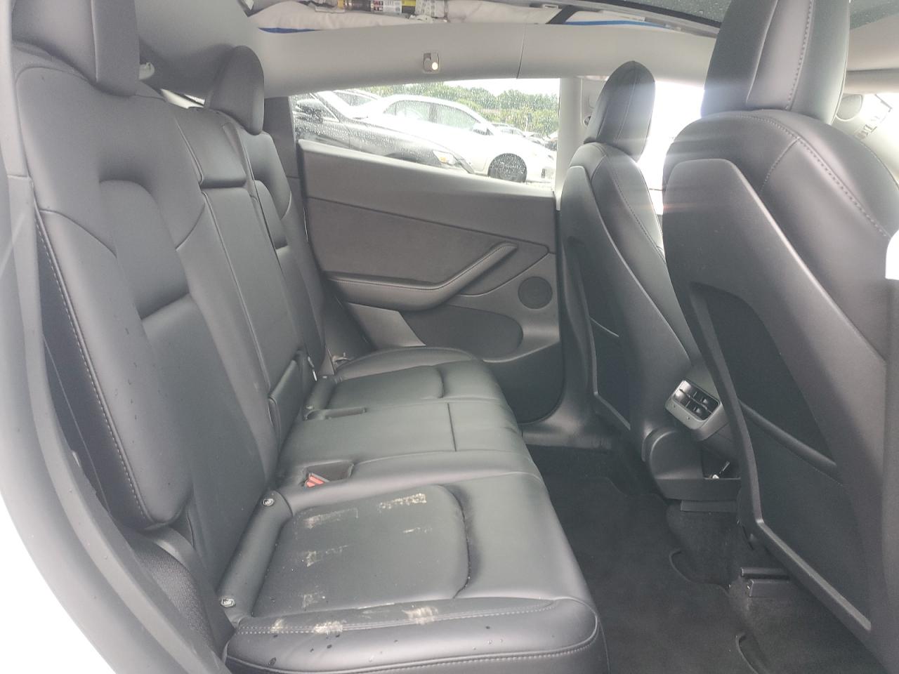 2022 Tesla Model Y VIN: 7SAYGDEE2NF379959 Lot: 68843725