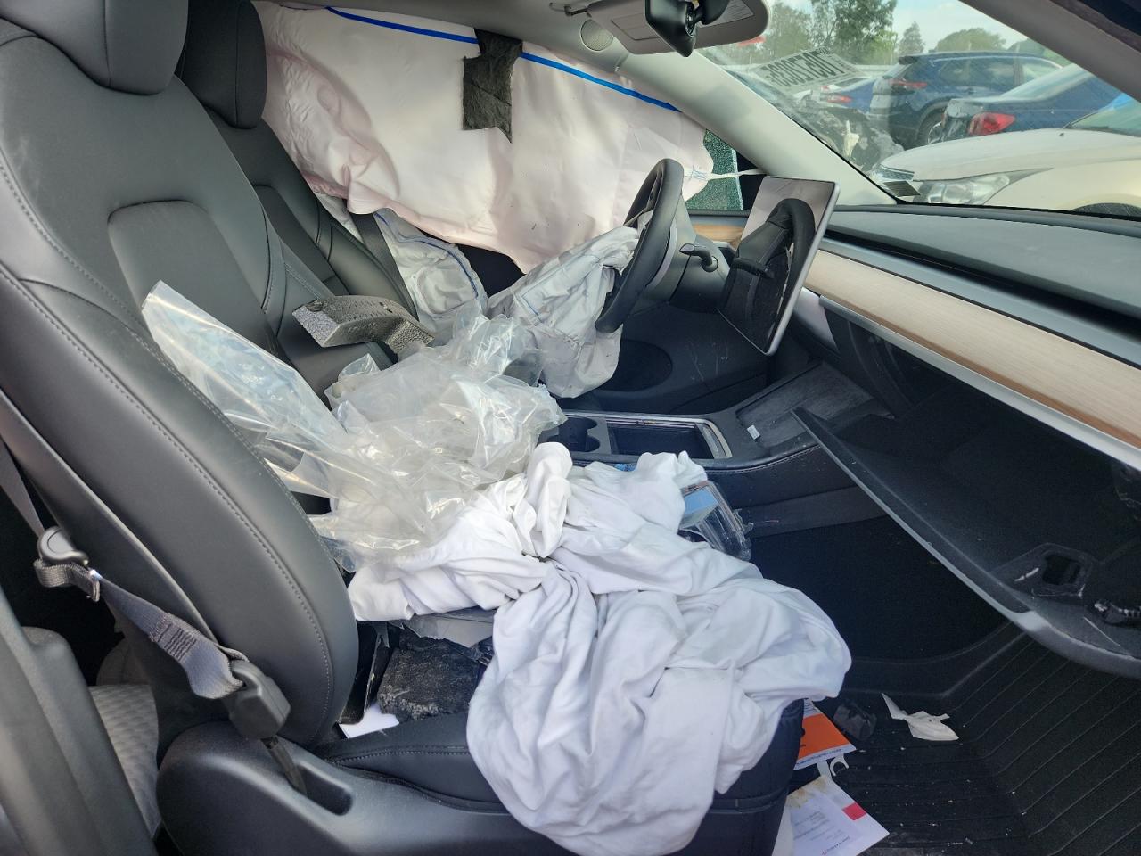 2025 Tesla Model Y VIN: 7SAYGDEE9SA366490 Lot: 70572035