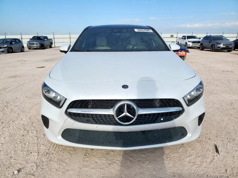  MERCEDES-BENZ A-CLASS 2019 Белы