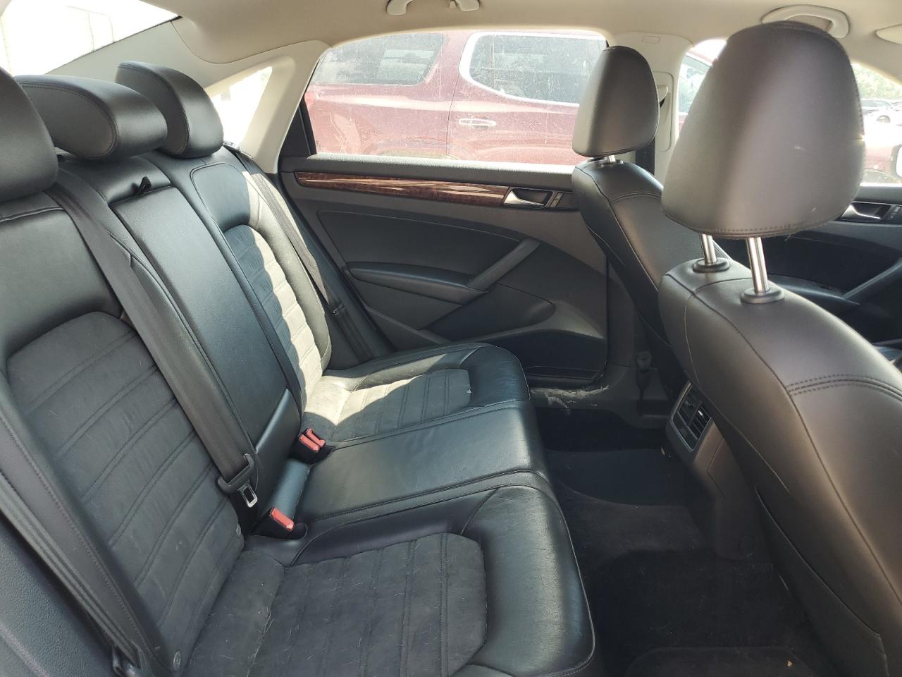 2013 Volkswagen Passat Sel VIN: 1VWCP7A31DC070294 Lot: 69151635