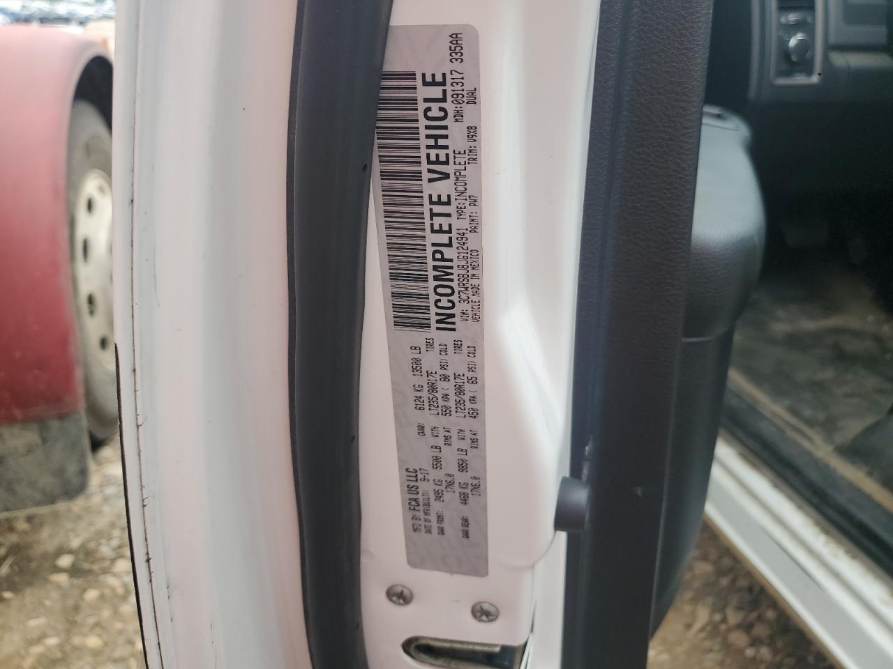 2018 Ram Trucks 3500 - Delivery Truck VIN: 3C7WRSBJ8JG124941 Lot: 81530515