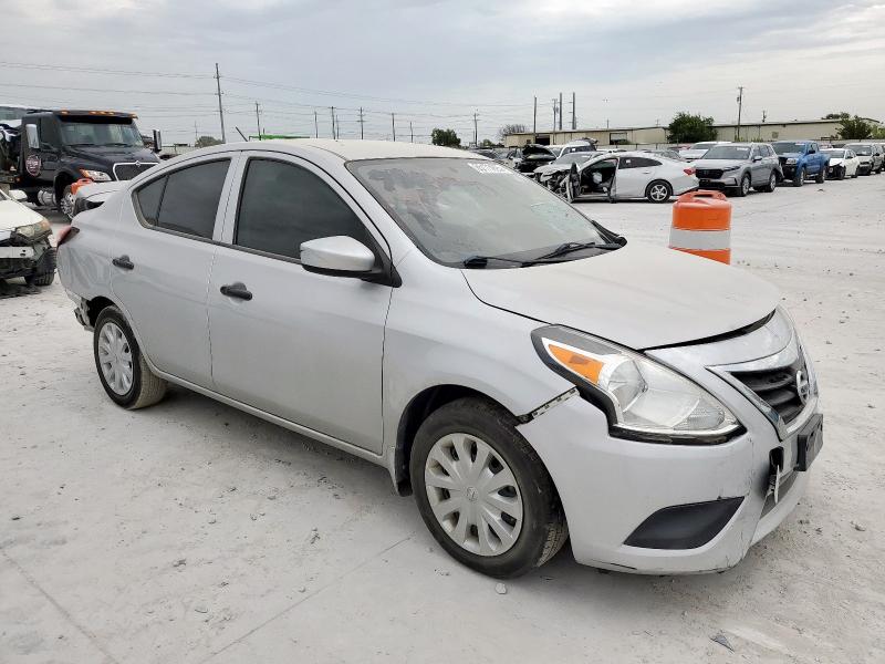  NISSAN VERSA 2019 Srebrny