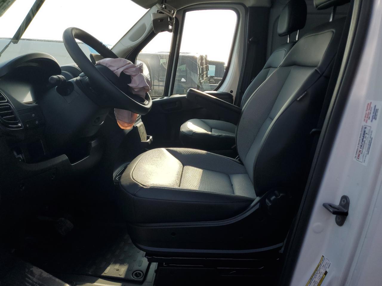 2025 Ram Promaster 3500 3500 High VIN: 3C6MRVJG6SE569615 Lot: 68020475