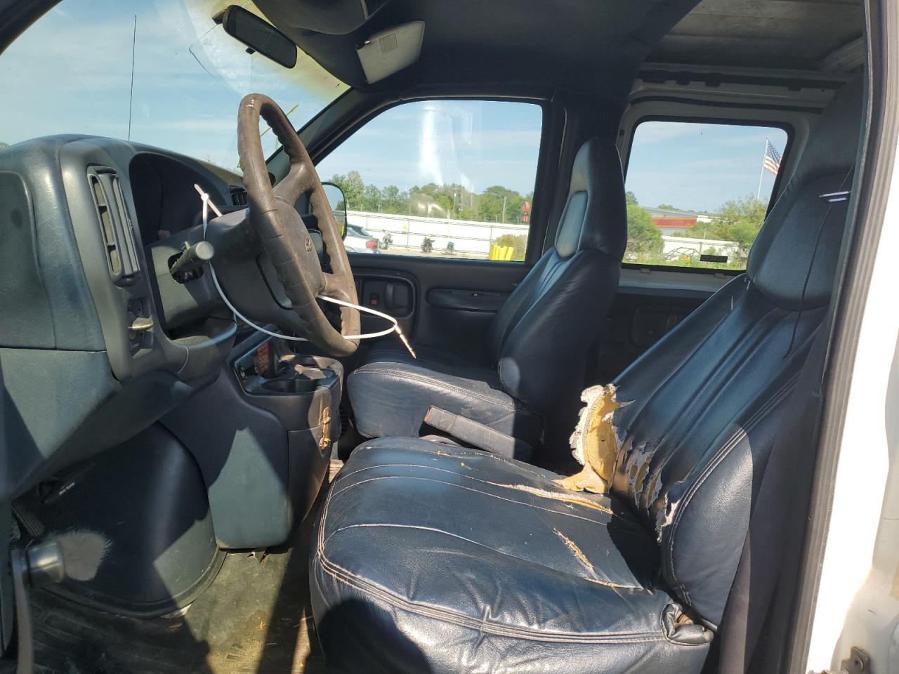 1998 Chevrolet Express G2500 VIN: 1GCFG25W0W1107308 Lot: 70307925