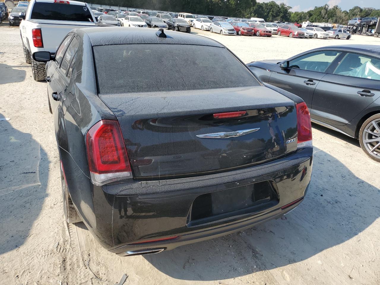 2018 Chrysler 300 Touring VIN: 2C3CCAAG4JH320025 Lot: 69918185