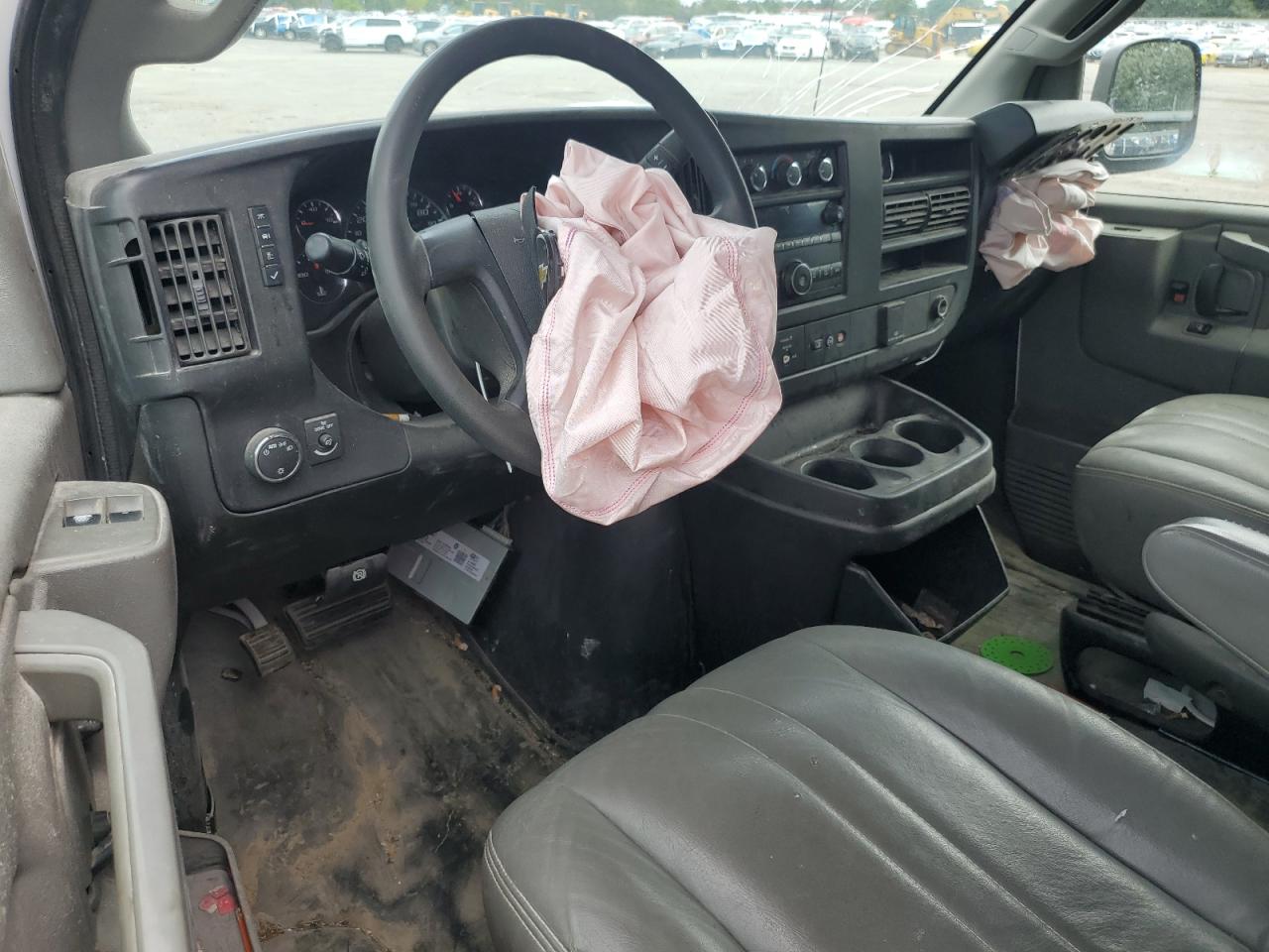 2018 Chevrolet Express G2500 VIN: 1GCWGAFP6J1276565 Lot: 69320085