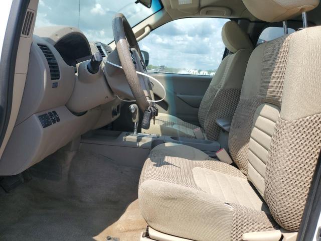 Pickups NISSAN FRONTIER 2015 Biały