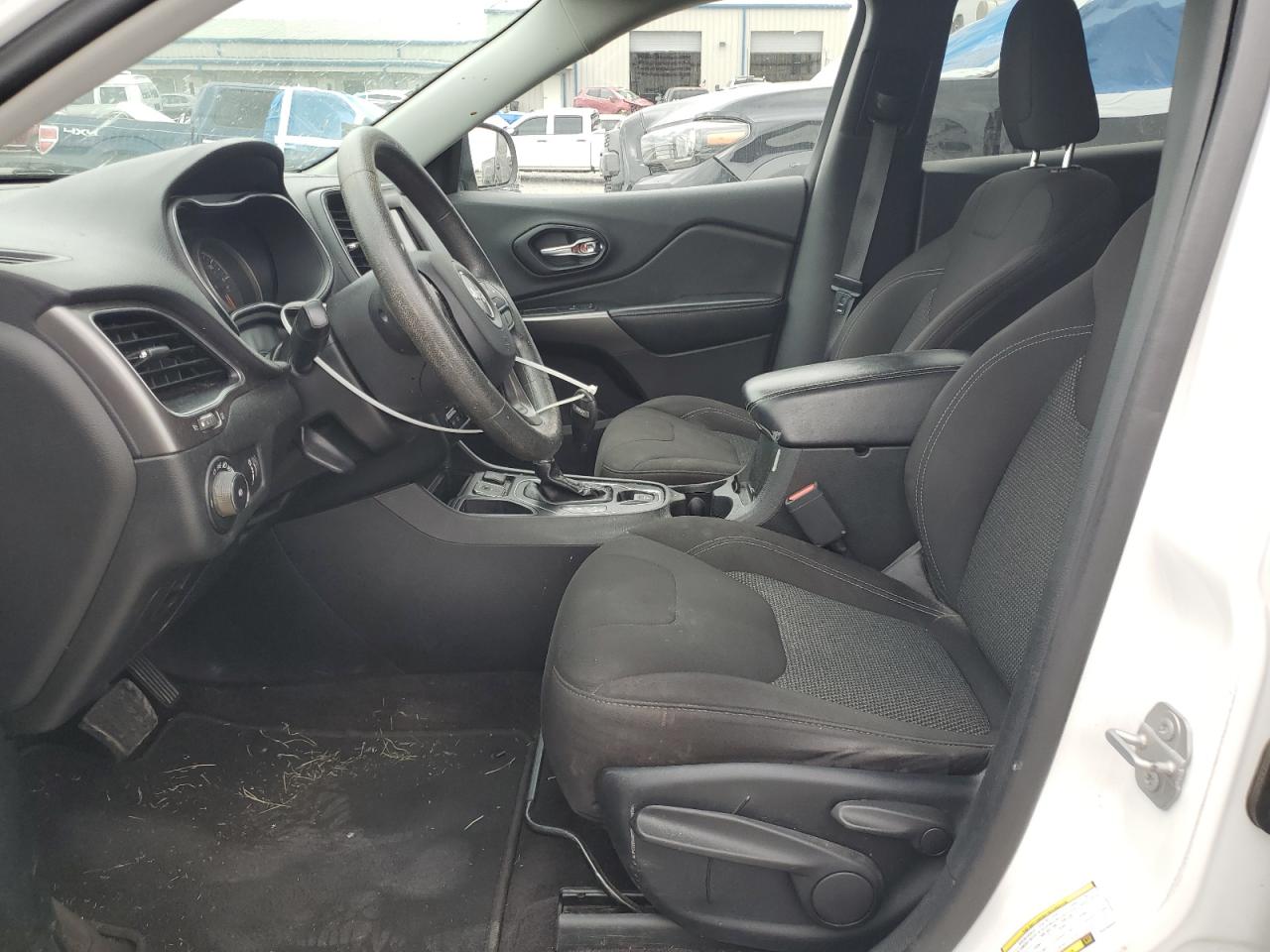 2019 Jeep Cherokee Latitude VIN: 1C4PJLCB4KD266563 Lot: 67404795