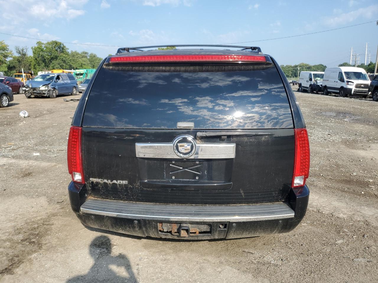 2007 Cadillac Escalade Luxury VIN: 1GYFK63827R346947 Lot: 65611905