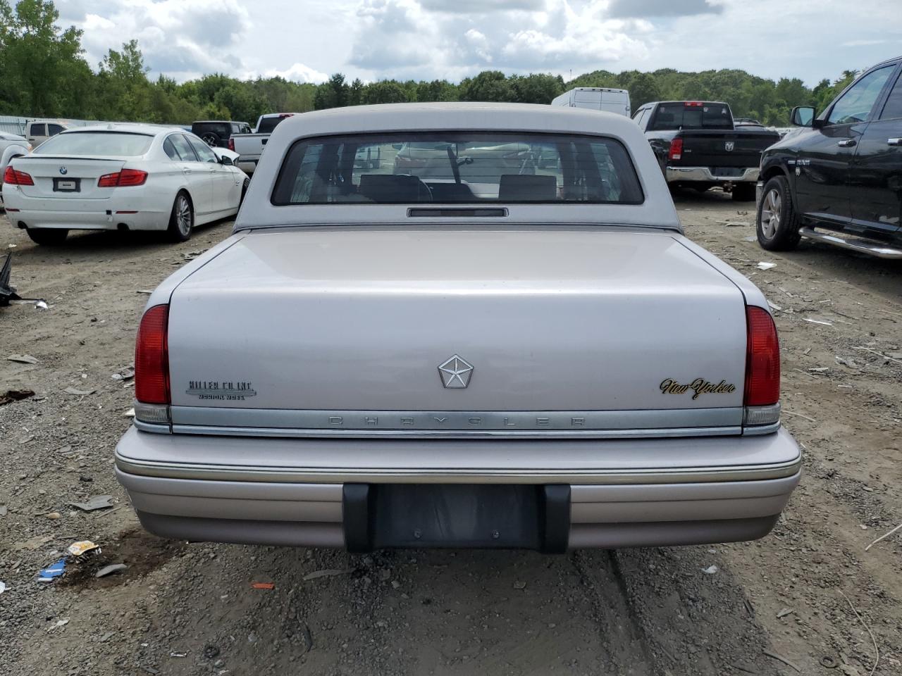 1992 Chrysler New Yorker Fifth Avenue VIN: 1C3XV66LXND859976 Lot: 68680145