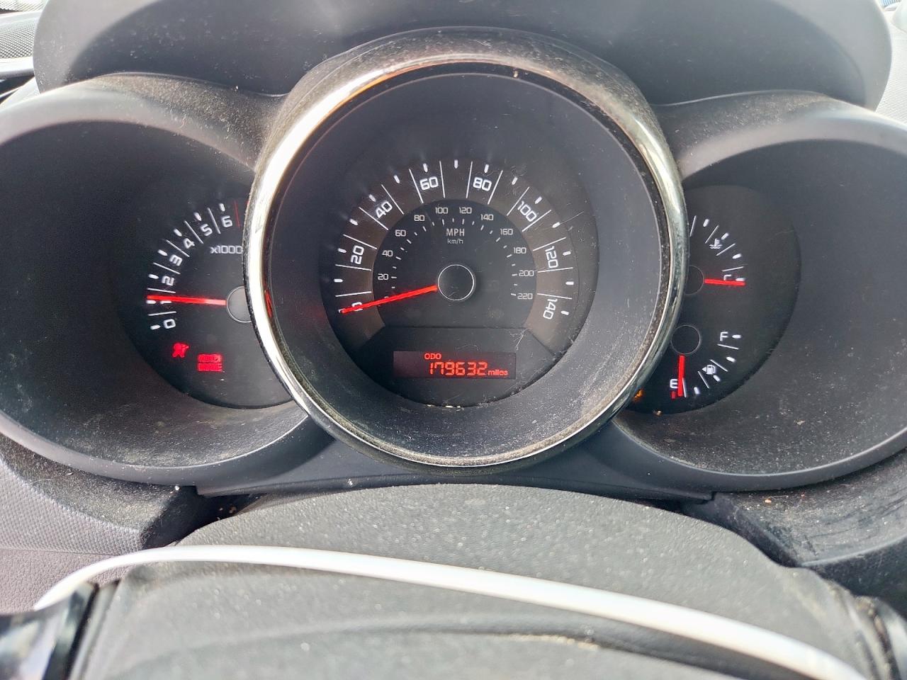 2011 Kia Soul + VIN: KNDJT2A26B7328105 Lot: 67803845