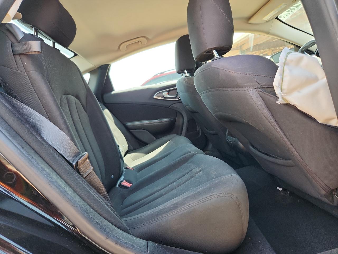 2015 Chrysler 200 Limited VIN: 1C3CCCAB3FN576008 Lot: 70289725