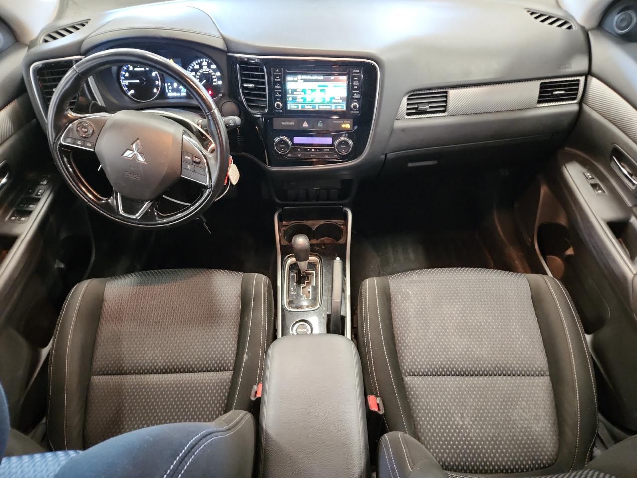 2017 Mitsubishi Outlander Es VIN: JA4AZ2A38HZ033862 Lot: 70063615